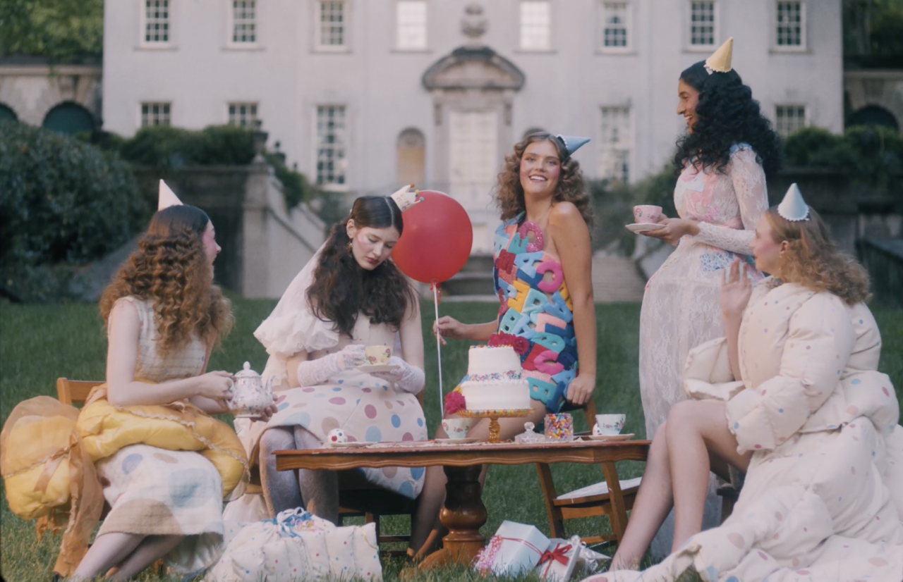 Watch GONIE WEINSTOCK | The Last Balloon